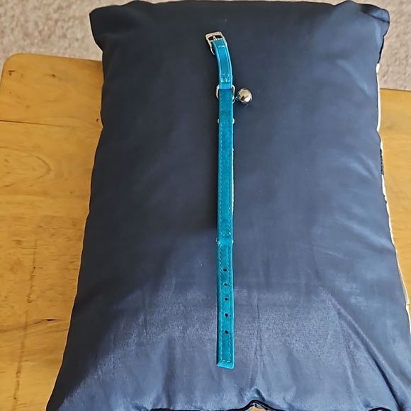 NWOT Soft blue velvet adjustable cat collar with rhinestones and a bell - Picture 5 of 6
